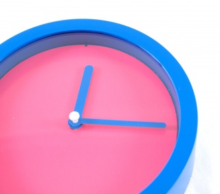 Dizajnové hodiny - modro-ružové