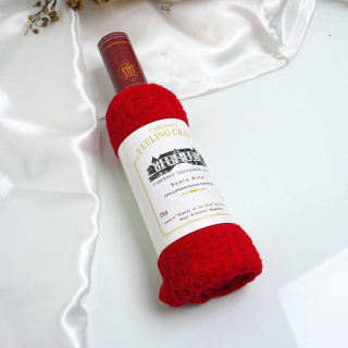 Uterák v darčekovom balení fľaša vína - červená