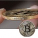 Dekoračná minca so znakom Bitcoinu